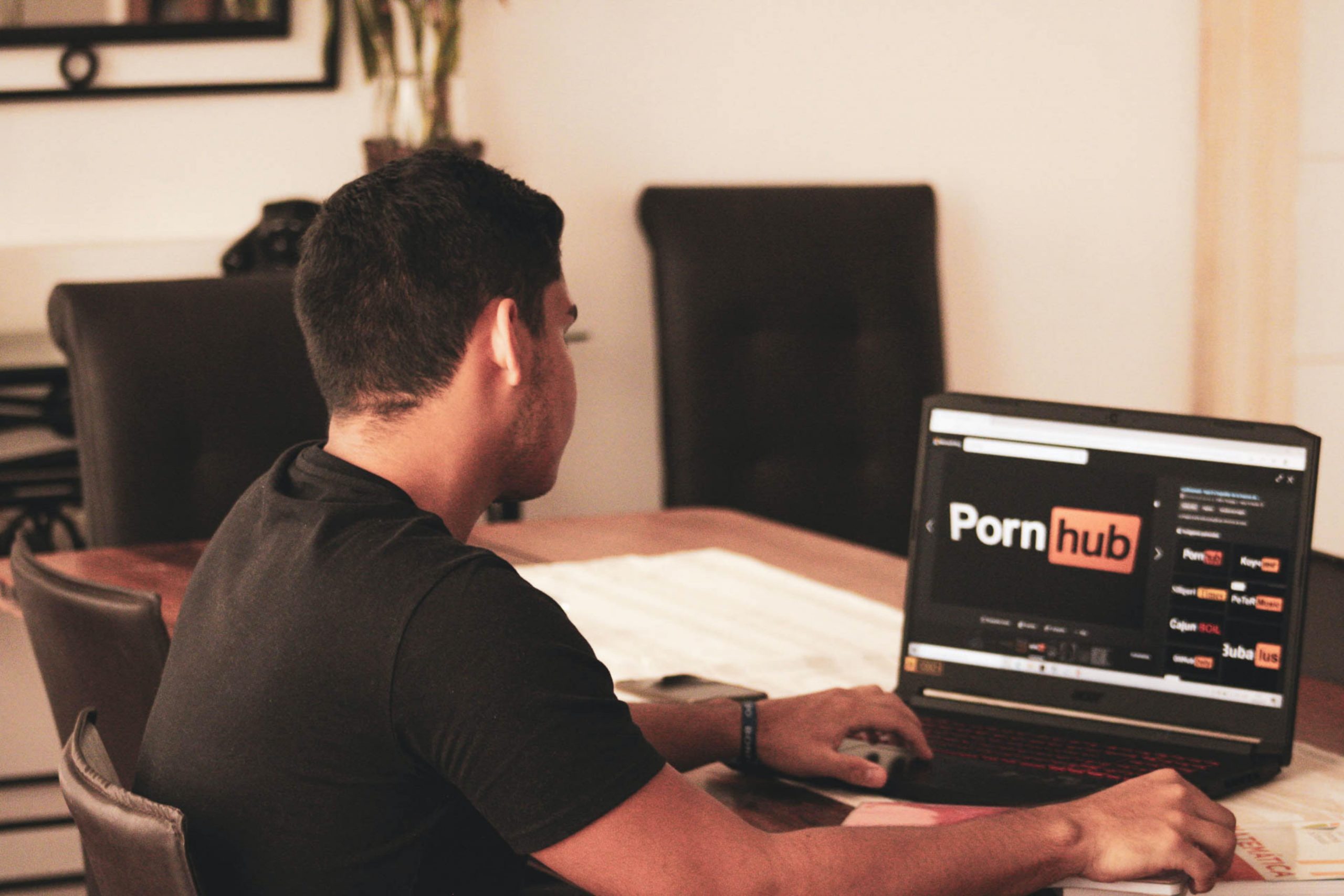 8 Ways to Make Money on Pornhub Guide